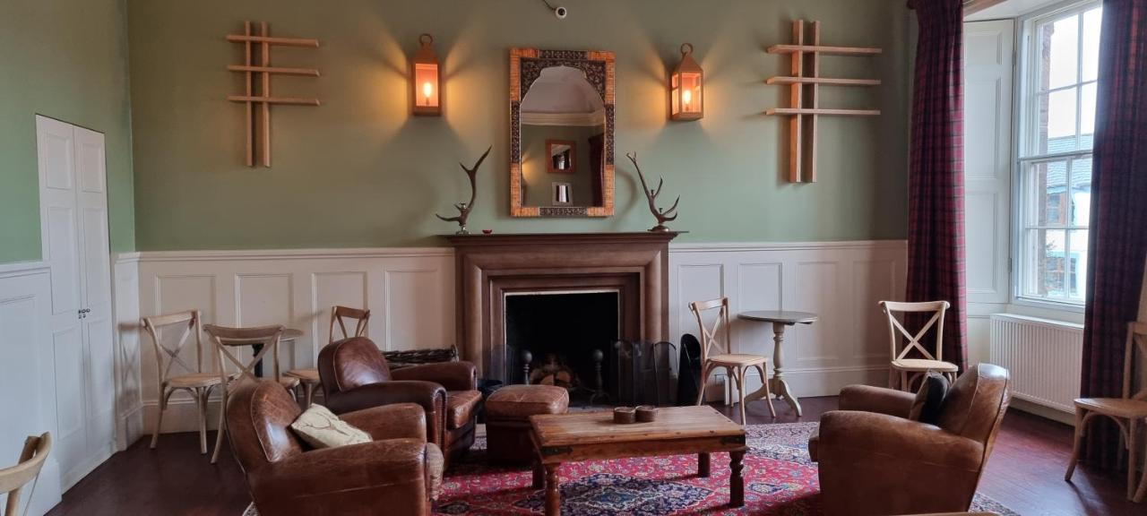 Buccleuch And Queensberry Arms Hotel Thornhill  Eksteriør billede