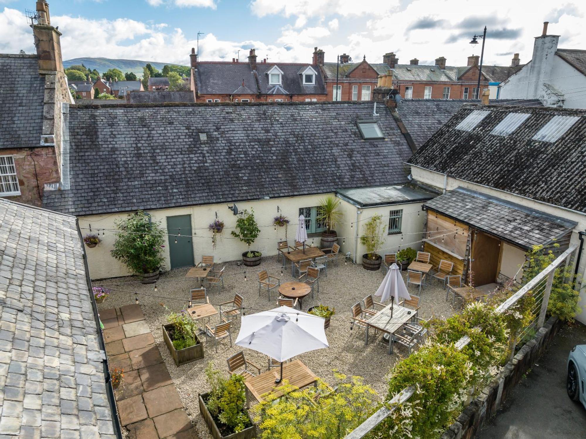 Buccleuch And Queensberry Arms Hotel Thornhill  Eksteriør billede